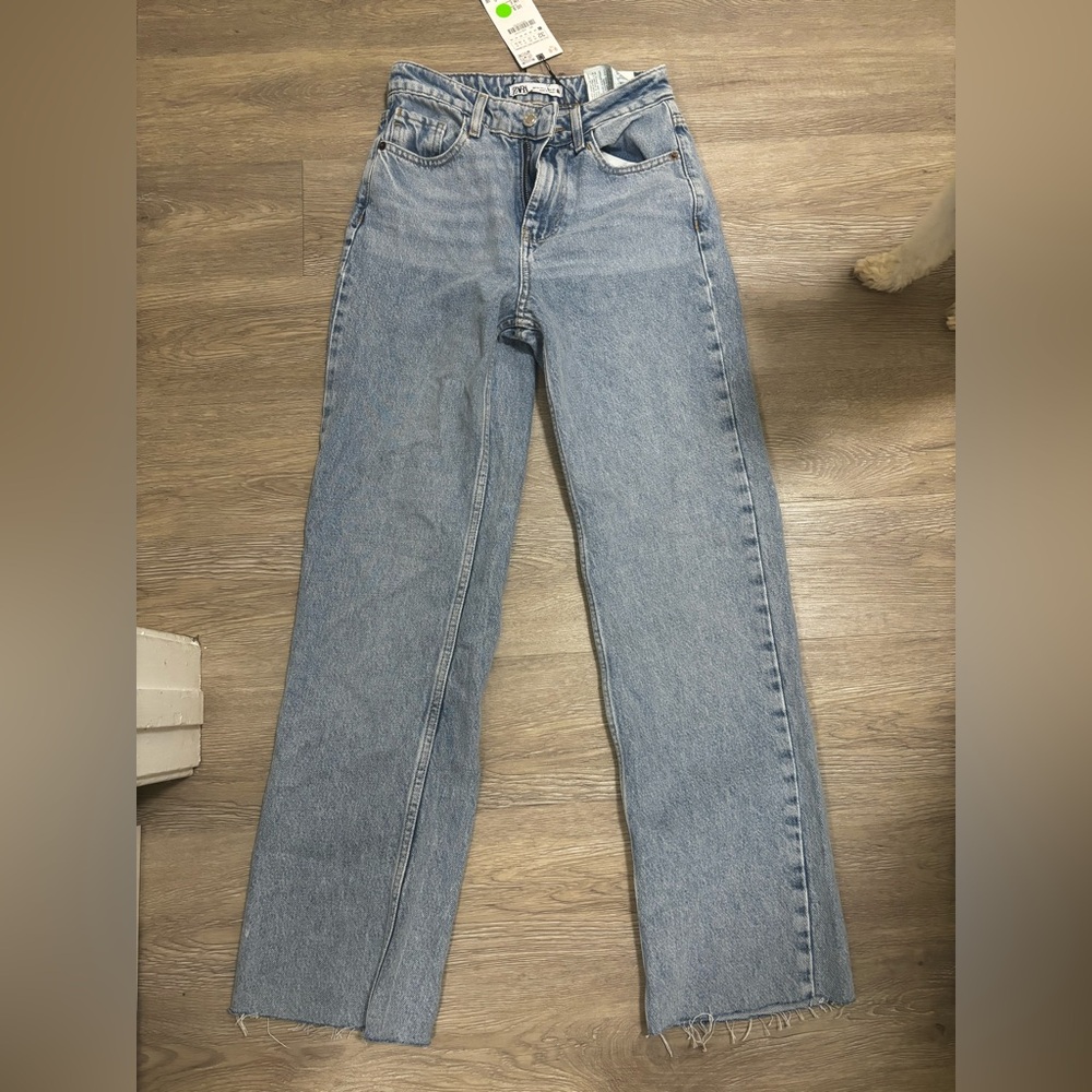 Zara straight fit jeans with raw hem 
High rise, straight leg, ankle size 00